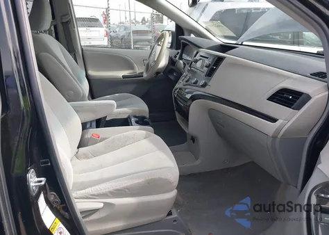 2012 Toyota Sienna Le z USA, uszkodzony, nr VIN 5TDJK3DC0CS037989